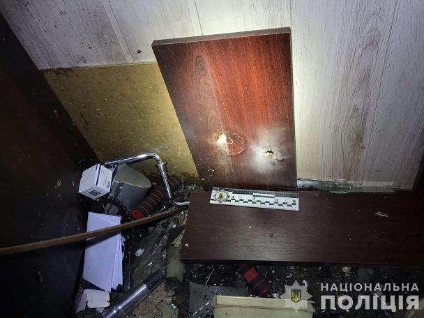 У Кривому Розі невідомий вистрелив з РПГ по багатоквартирному будинку / © www.facebook.com/Поліція Дніпропетровської області