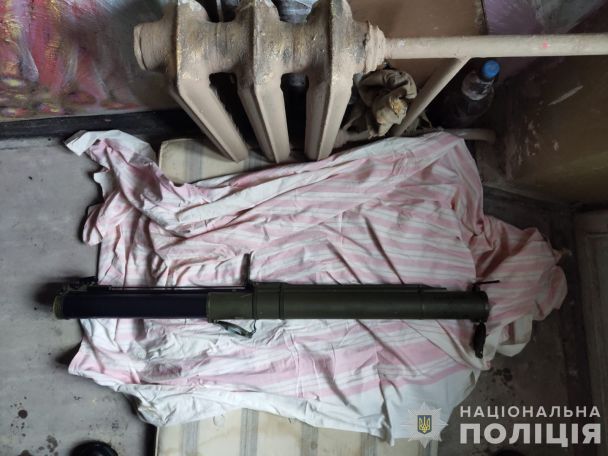 У Кривому Розі невідомий вистрелив з РПГ по багатоквартирному будинку / © www.facebook.com/Поліція Дніпропетровської області