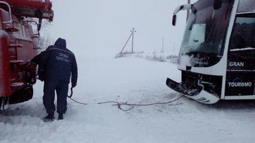 снігові замети на дорогах_7 / © ДСНС