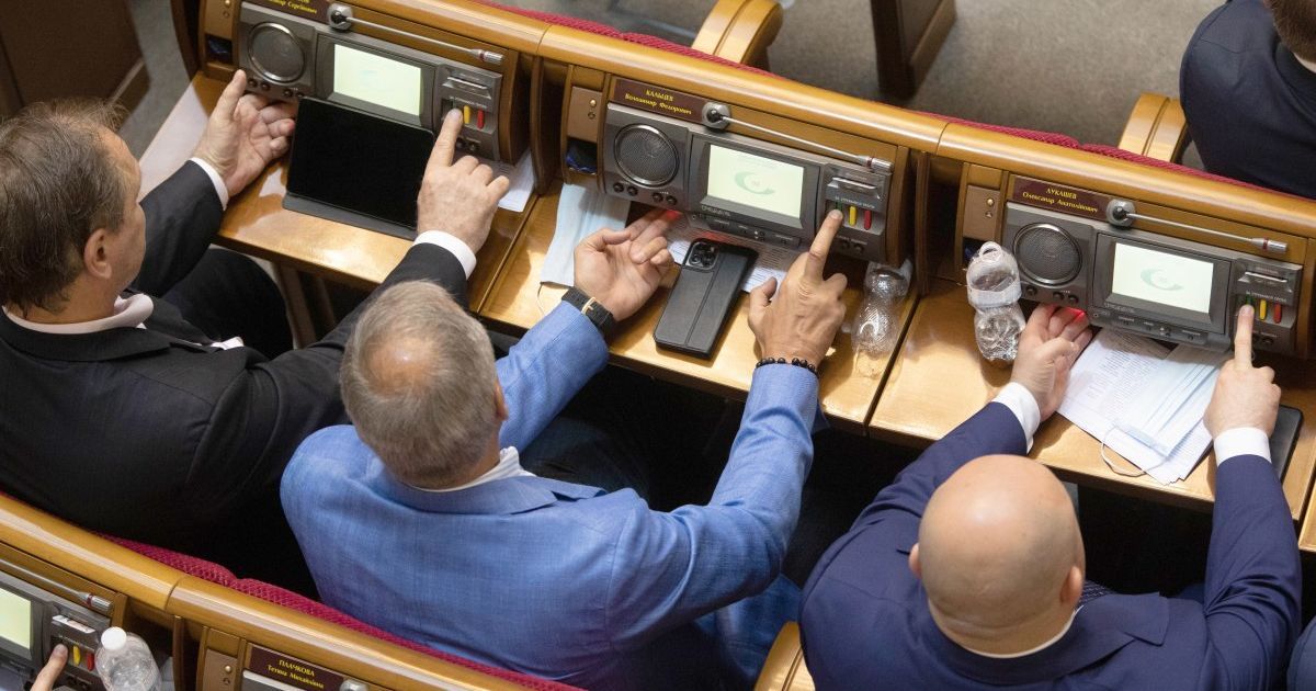 Рада приняла законопроект о реформе ВККС, на который Зеленский наложил вето