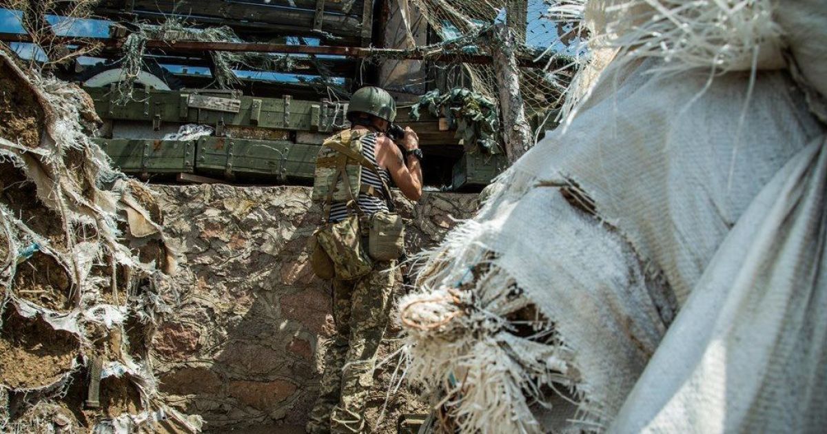 Бойовики на Донбасі 21 раз відкривали вогонь: боєць ООС загинув