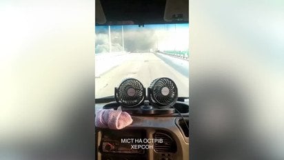 Херсонские волонтеры показали последствия попадания вражеского КАБа по мосту