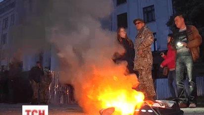 В Одесі на Куликовому полі знову сутички та  вогонь