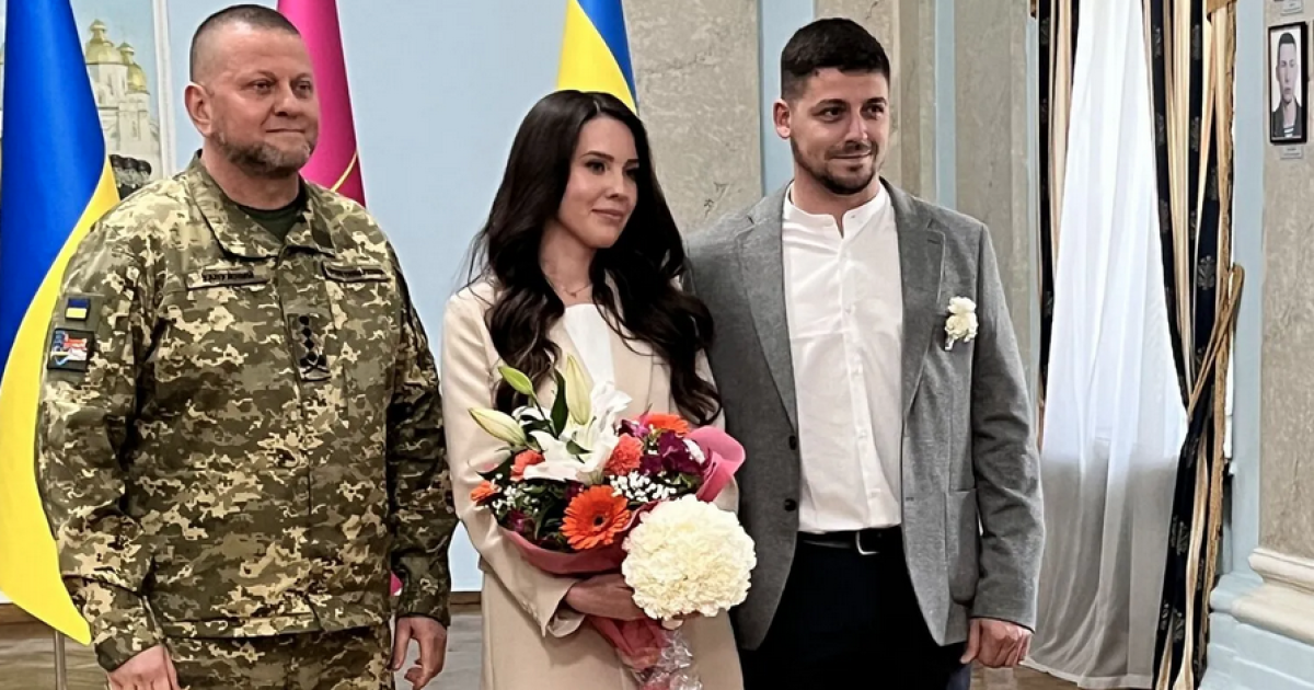 Ukrainian Commander-in-Chief Appears at Wedding Amid Russian Propaganda Spreading “Death” Rumors