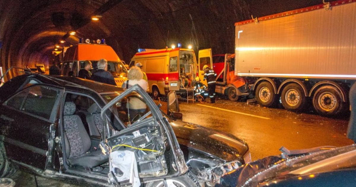 В Болгарии десятки авто попали в аварию / © БНТ