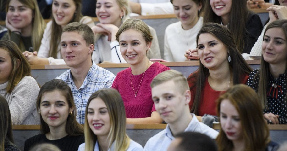 Украинским студентам задерживают стипендии