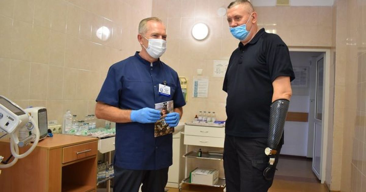 Відірвало руки і пошкодило обличчя: у Дніпрі дивом врятували пораненого на фронті чоловіка (фото)