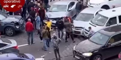 Водій на Land Rover спровокував масштабну ДТП на Майдані в Києві: є жертви