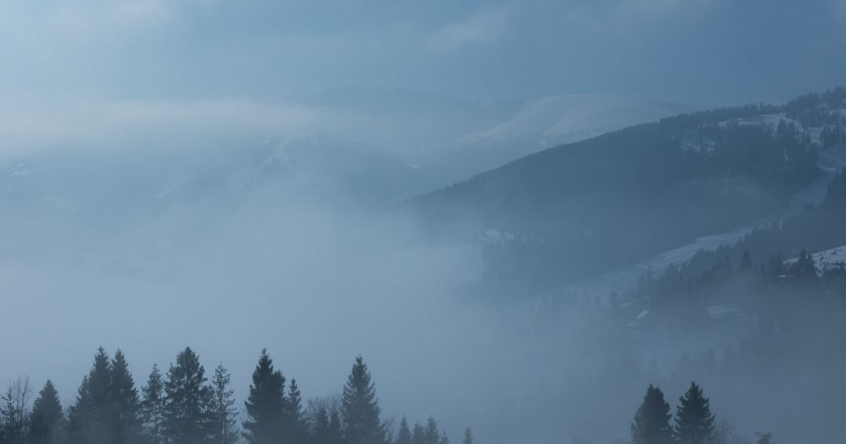 Туман, ожеледиця та сходження лавин: надзвичайники попереджають українців про небезпеку