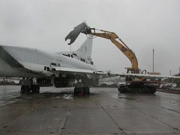Уничтожение последнего украинского бомбардировщика Ту-22м3/Фото: социальные сети