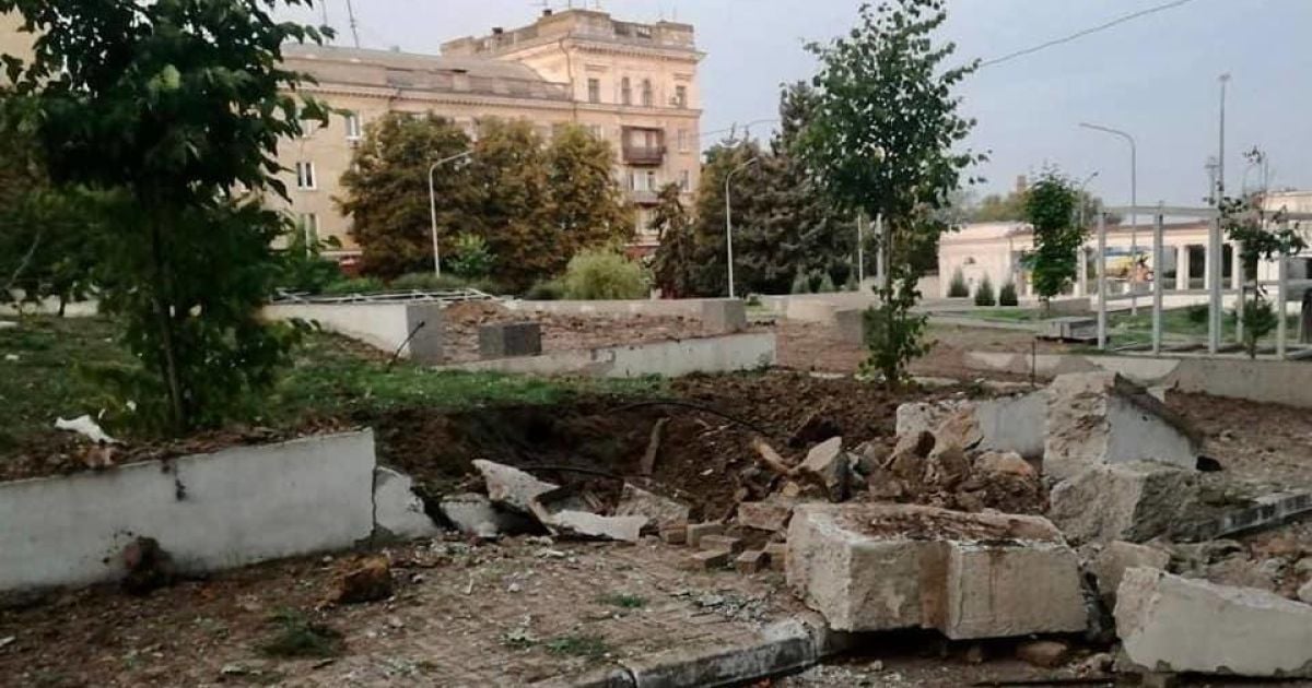 "Б‘ють по містах, підло ховаючись на ЗАЕС" - Єрмак про обстріл росіян житлових будинків у Нікопольському районі (фото)