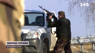 Українські розвідники зняли, як російські військові розстрілюють цивільну машину