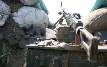 Бойовики на Донбасі продовжують гатити із забороненого озброєння: один боєць ООС дістав поранення
