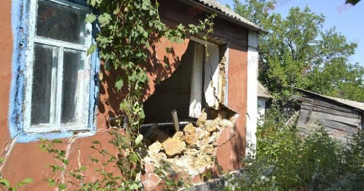 Железный конь Нацгвардии пробил стену жилого дома