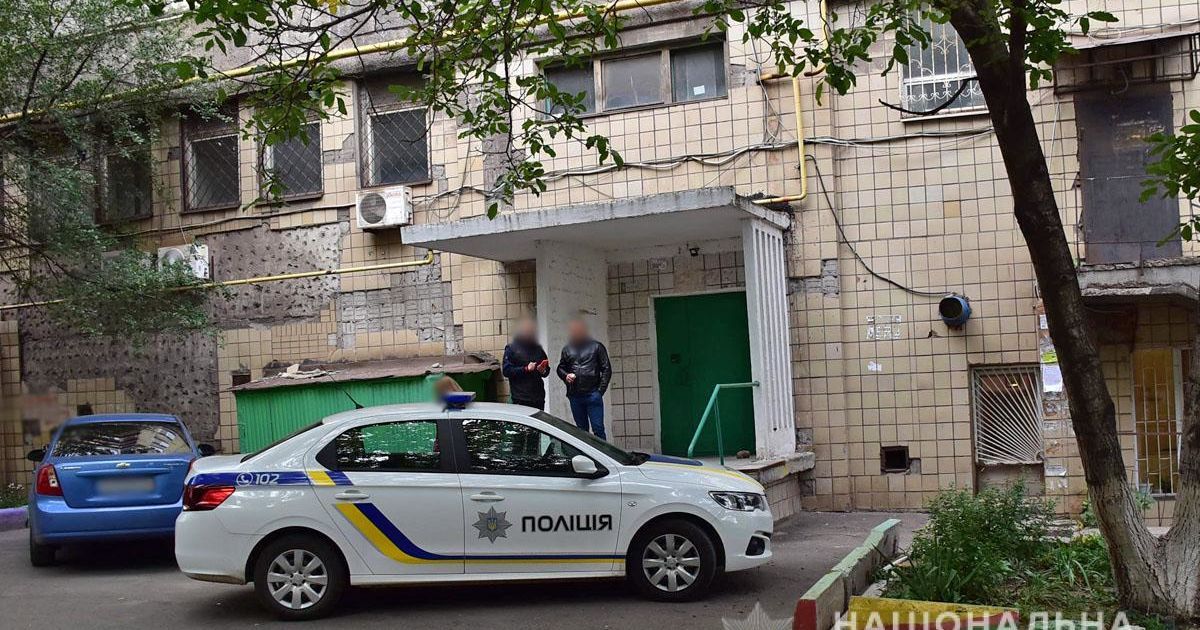 "Моего отца убили": в Мариуполе мужчина на глазах у ребенка зарезал любимого бывшей жены и похитил 9-летнюю дочь