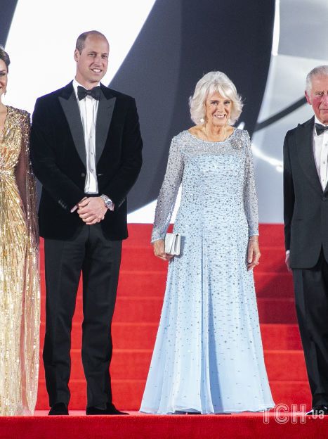 Герцогиня Кейті принц Вільям, принц Чарльз і герцогиня Камілла на прем'єрі Джеймса Бонда / © Associated Press