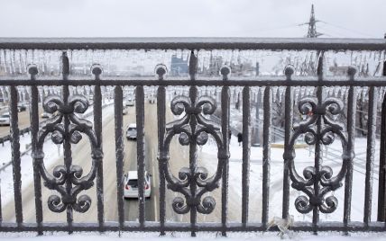 В Житомире ледяной дождь превратил улицы в каток: десятки человек оказались в травмпунктах