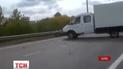 В Харькове перевернулась фура со свиньями: животных помогали ловить водители и полиция