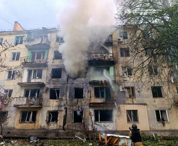 "Приліт" по багатоповерхівці: росіяни атакували Дніпропетров