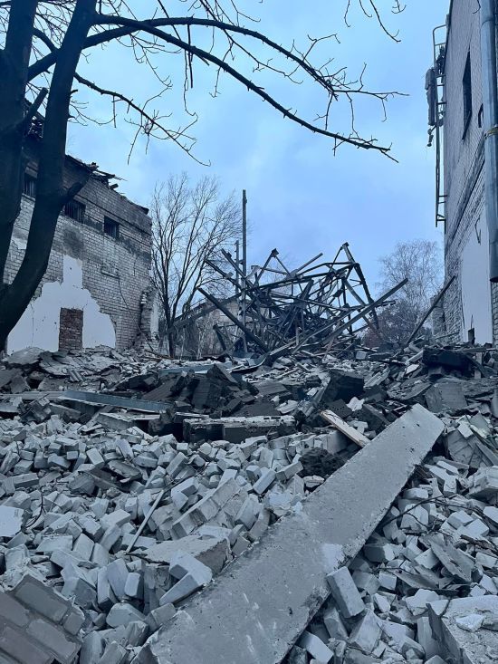 Окупанти вдарили ракетою по Краматорську: поранено літнього чоловіка (фото)