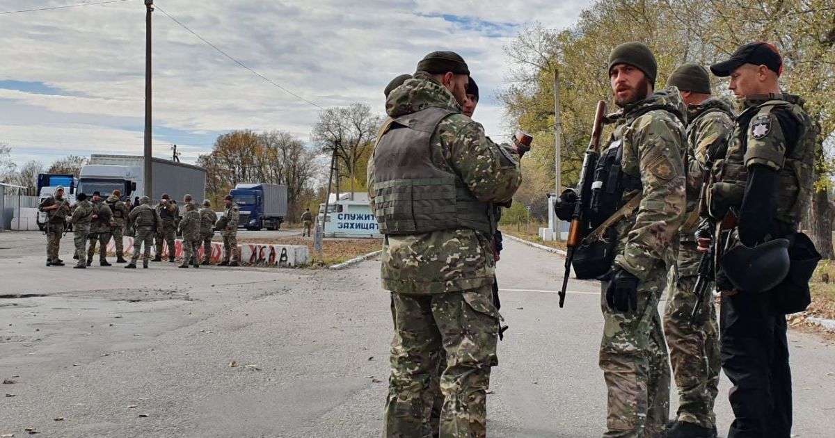 Добровольці вивезли зброю з Золотого, в "ІД", ймовірно, новий ватажок. П'ять новин, які ви могли проспати