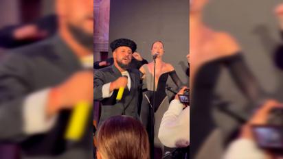 MONATIK неочікувано виступив на українському весіллі в Італії