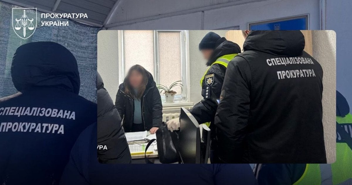 Посадовицю ТЦК на Вінниччині підозрюють у вимаганні хабаря у матері загиблого воїна