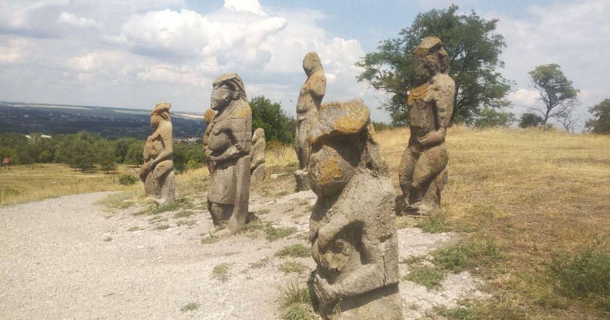 Сприяли процвітанню орди: російські варвари зруйнували унікальних "половецьких баб" IX-XIII століття на Харківщині