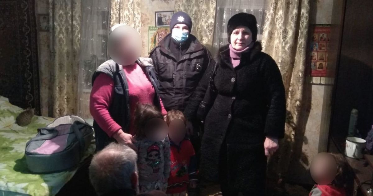 Не було продуктів та теплих речей: у Херсонській області у горе-матері забрали всіх дітей
