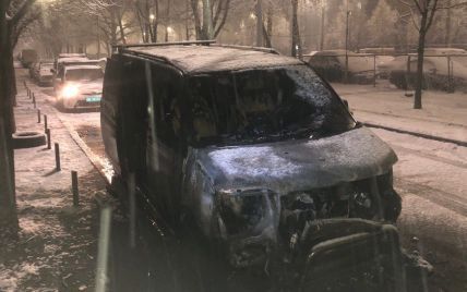 В Киеве сожгли авто доверенного лица кандидата-националиста Кошулинского