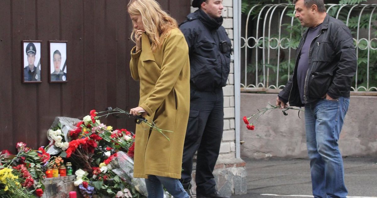 Рідним вбитих у Дніпрі полісменів куплять квартири і виплатять фіндопомогу