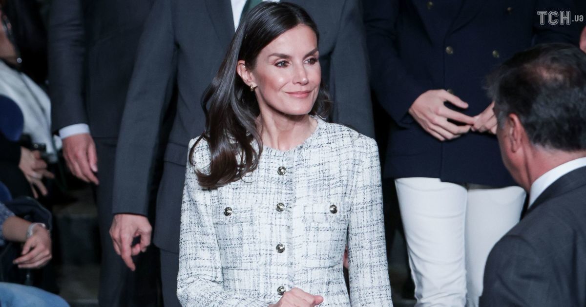 Queen Letizia’s Chic Look in a Tweed Jacket and Cigarette Pants