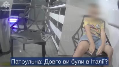 На одній із заправок Львівщиним мати випадково залишила дитину