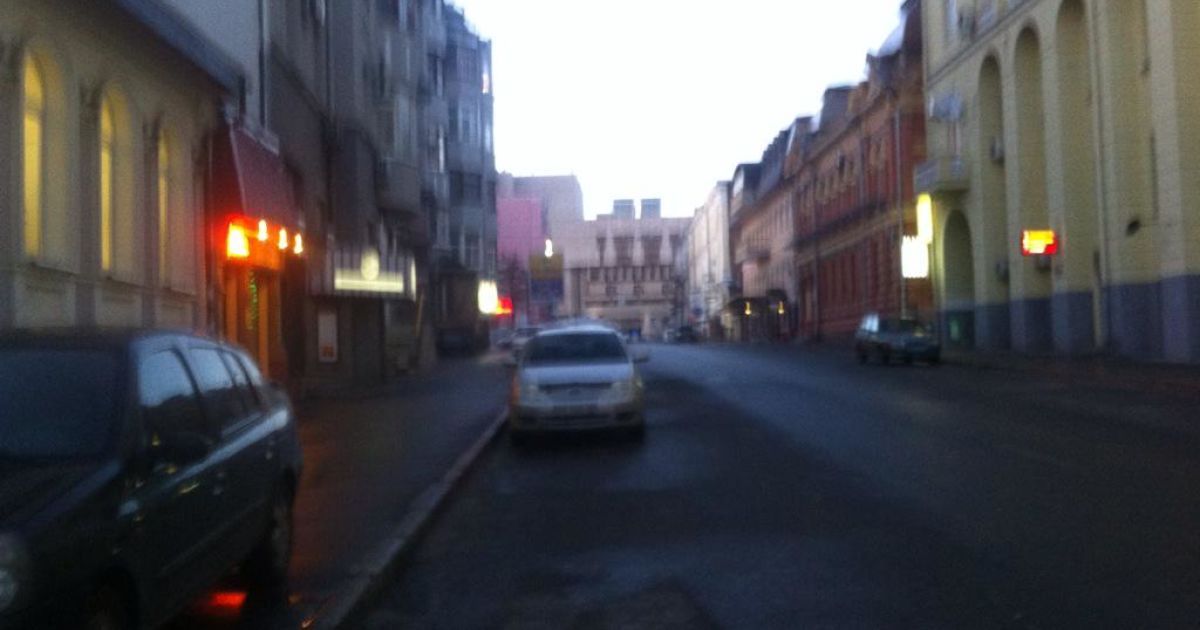 На Римаську прибуває все більше машин правоохоронців / © twitter.com/itsector