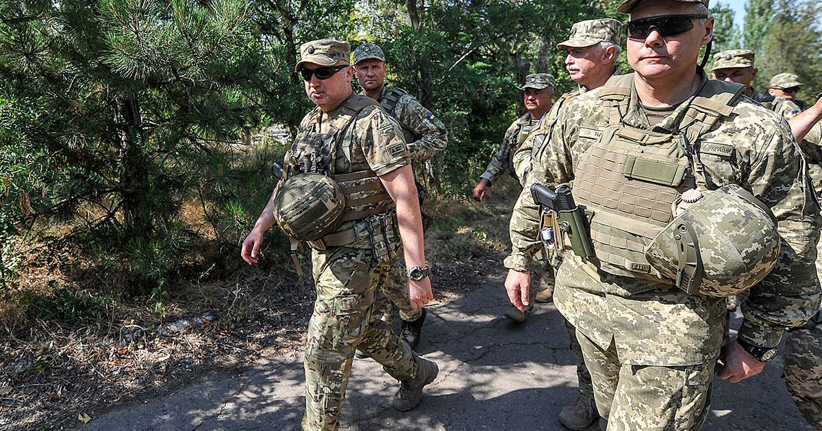 Турчинов запропонував перекинути до Азовського моря додаткові військові сили