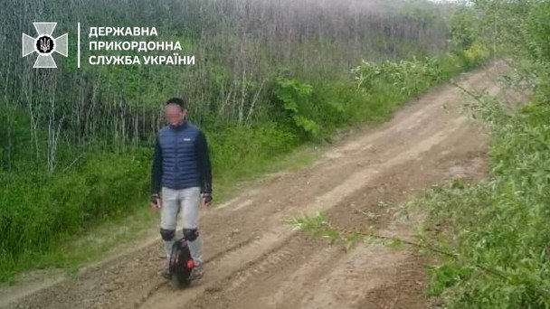За границу на моноколесе: пограничники рассказали детали неординарного инцидента