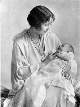 Герцогиня Йоркская с маленькой дочерью принцессой Елизаветой