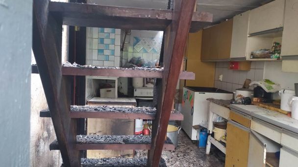 На місці падіння уламків збитих дронів виникла пожежа. / © Суспільне