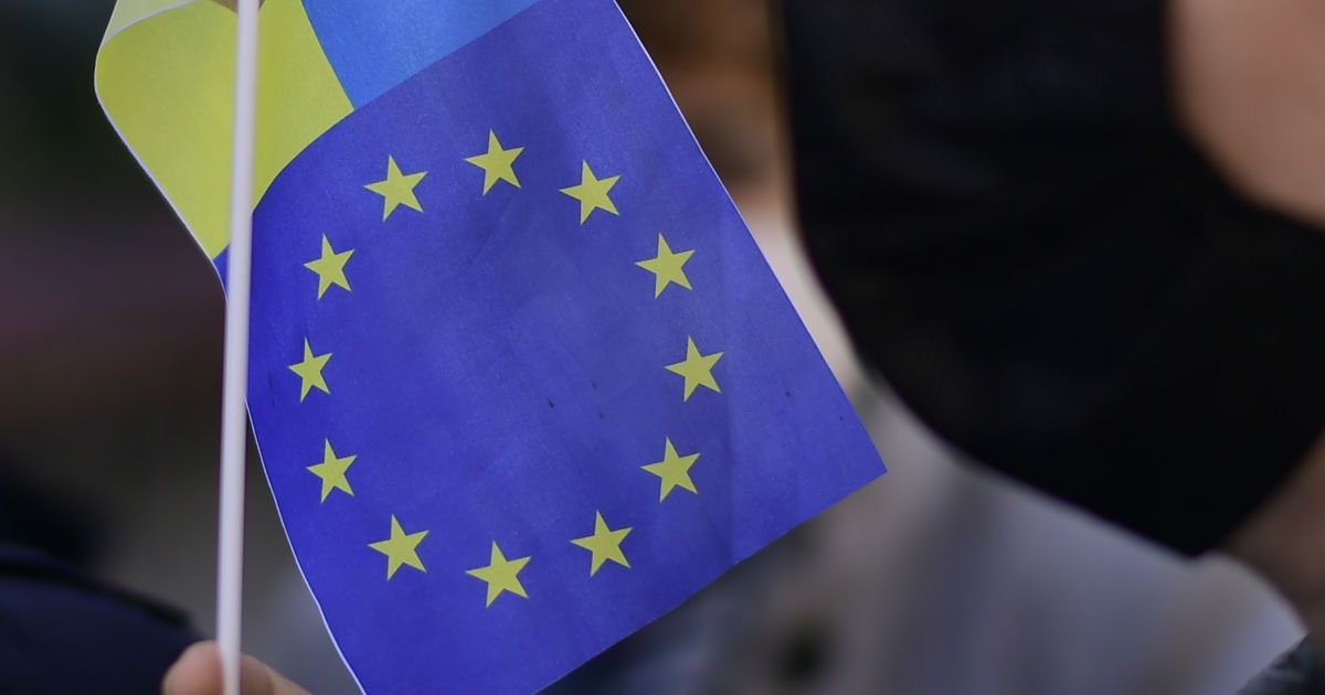 Україна отримала перші 500 мільйонів євро від ЄІБ: на що витратять гроші