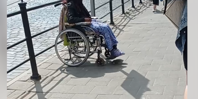 Не могла ходить: во Львове показали удивительное "исцеление" попрошайки (видео)