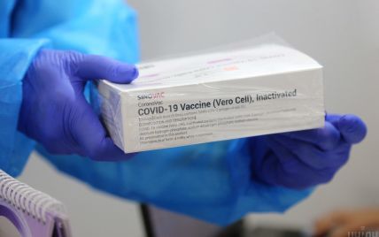 Чому Євросоюз досі не визнає вакцинацію CoronaVac: пояснення МОЗ