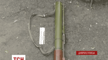 У Дніпропетровську у салоні автомобіля правоохоронці знайшли гранатомет та дві гранати РГД-5