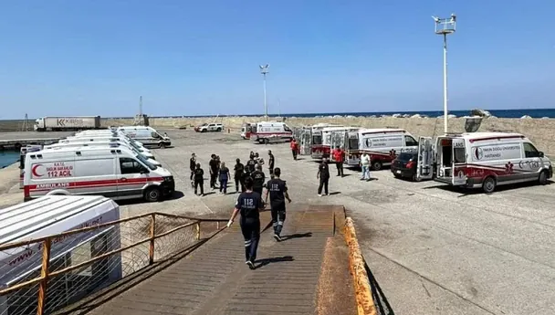 Возле Кирении произошла авария пассажирского катамарана. На борту находились 259 пассажиров и 8 членов экипажа. Фото: kibrispostasi.