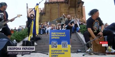 Фронтмен группы Kozak System устроил концерт под открытым небом в поддержку ВСУ