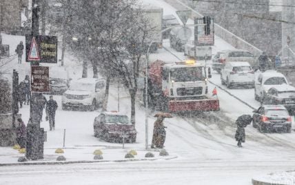 У середу в Києві очікується сильний мокрий сніг: дорожники вже підготували понад 400 спецмашин