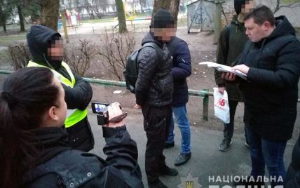 Ножевые ранения и попытка изнасилования: задержанному за нападение на девушку в Киеве объявили подозрение
