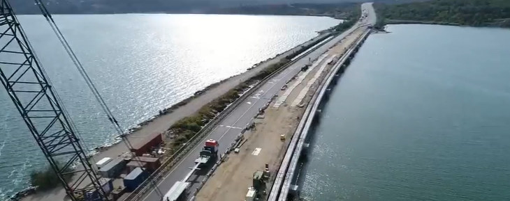 Важный этап строительства моста через Хаджибей показали на видео