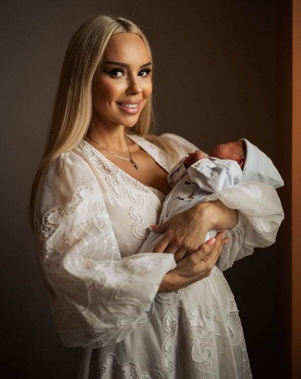 СолоХа з новонародженим сином / © instagram.com/soloha_official