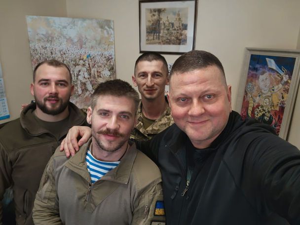 Сержант Валерий Маркус и Главнокомандующий ВСУ Валерий Залужный / © Facebook страница Валерия Маркуса