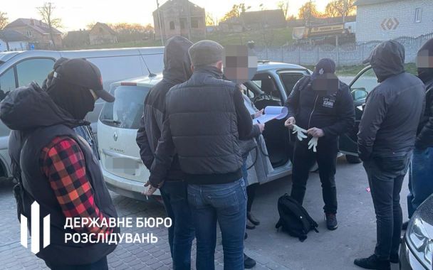 Сотрудники ГБР задержали на Львовщину организованную группу, обворовавшую уклонистов / © Государственное бюро расследований